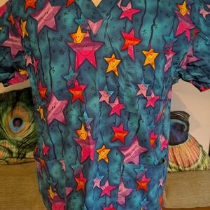 Vintage Women's Colorful Star Print Scrub Top Peaches Brand Suze Small
